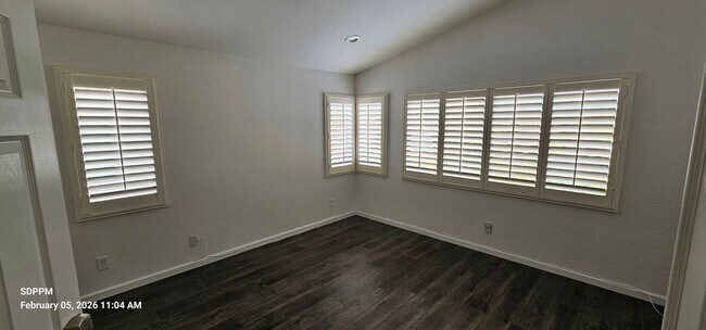 Building Photo - NORTH MIRA MESA / SAN DIEGO - Nice Renovated 4 Bedroom / 2.5 Bath House.  AVAILABLE 02/16/2026