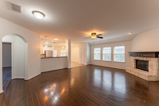 Building Photo - 448 Bottle Brush Dr