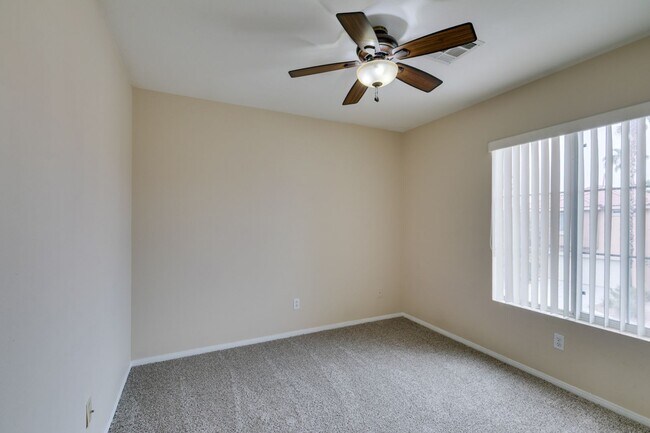 Building Photo - Beautiful 2-story home featuring 4 bedroom...