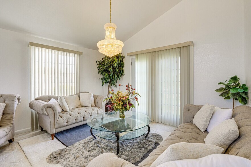 Building Photo - 172 Goldenrod Dr