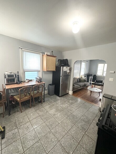 Building Photo - 24 Roselin Ave
