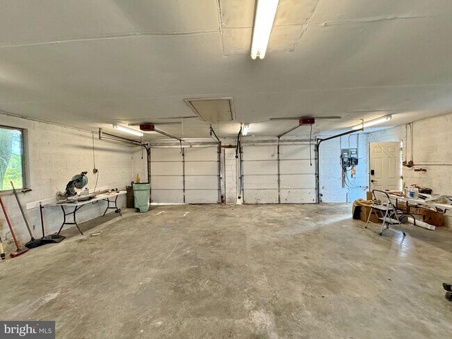 Building Photo - 8530 Wedding Dr
