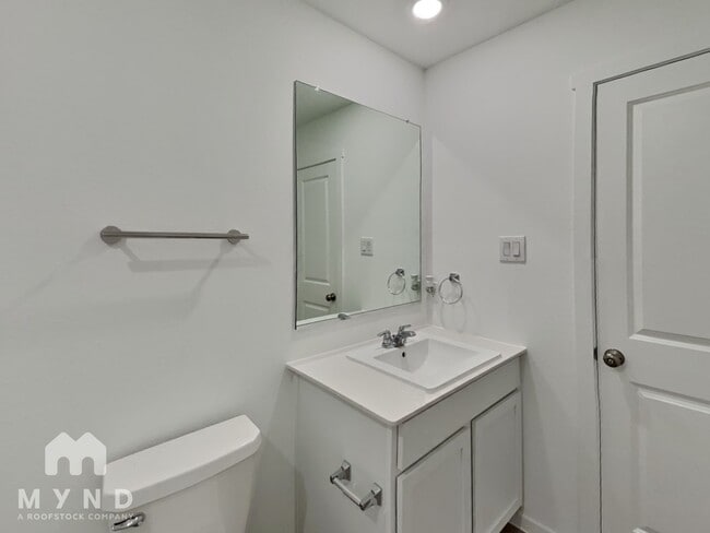 Building Photo - 225 Poplar Pl