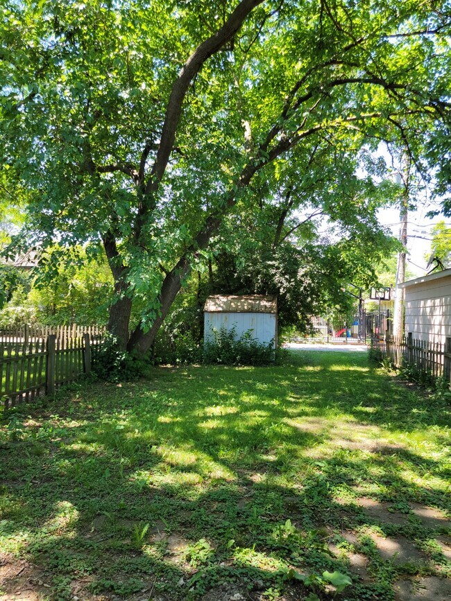 Building Photo - 6530 N Drake Ave