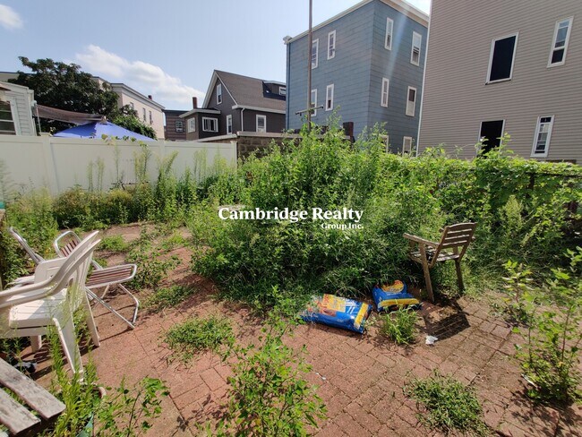 Building Photo - 24 Rossmore St