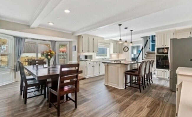 Building Photo - Gorgeous house for rent in Chesapeake.