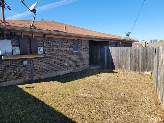 Building Photo - 6433-6435 Brookhaven Trail