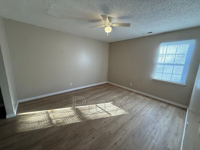 Building Photo - 1021 S St Louis Ave