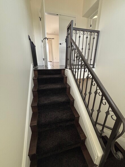 Stairs - 5960 Balcom Ave