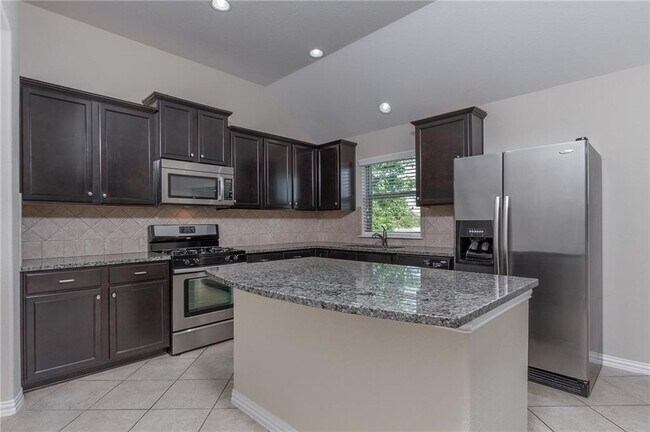 Building Photo - 504 Tascate St