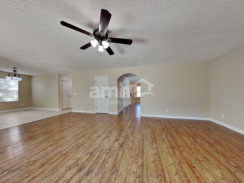 Building Photo - 501 Dresler Rd