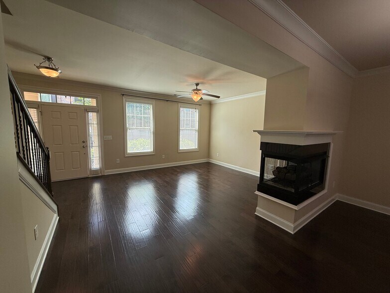 Building Photo - 7735 Pierpoint Ln