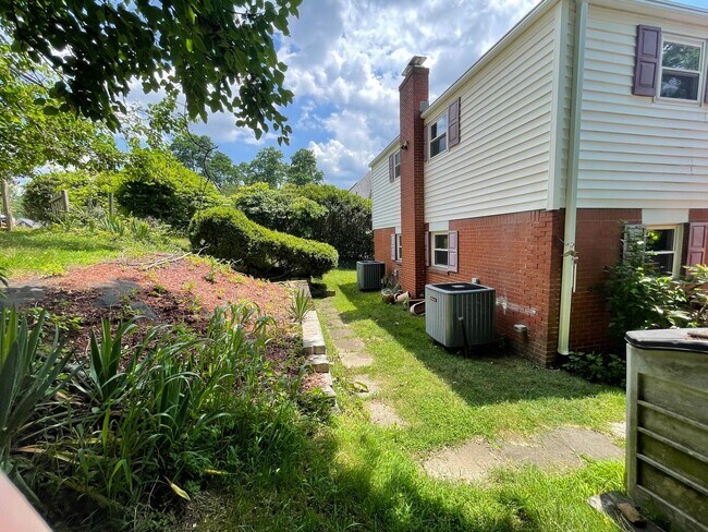 Building Photo - 112 Woodlawn Ave