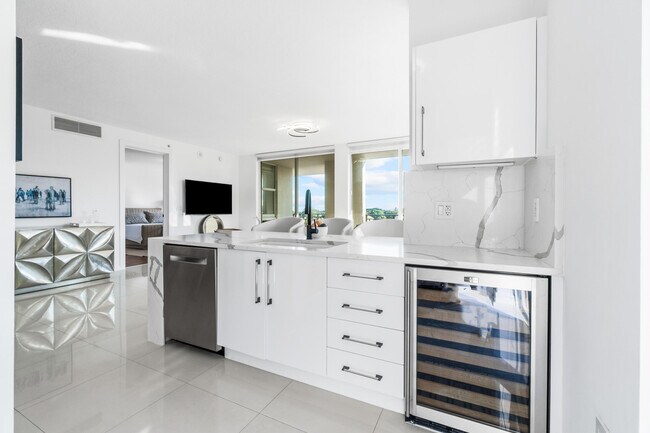 Building Photo - 550 Okeechobee Blvd