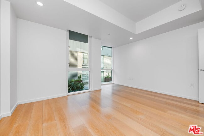 Building Photo - 1705 Ocean Ave