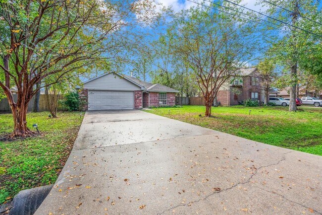 Building Photo - 6719 Woodland Oaks