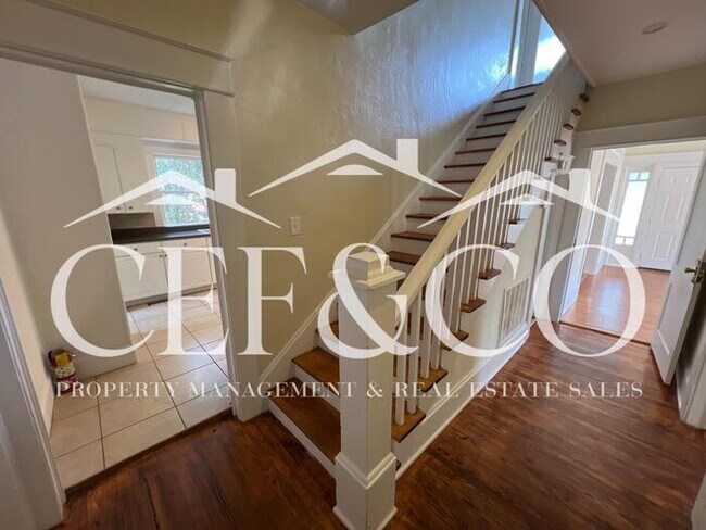 Building Photo - 2446 Wallace Ave