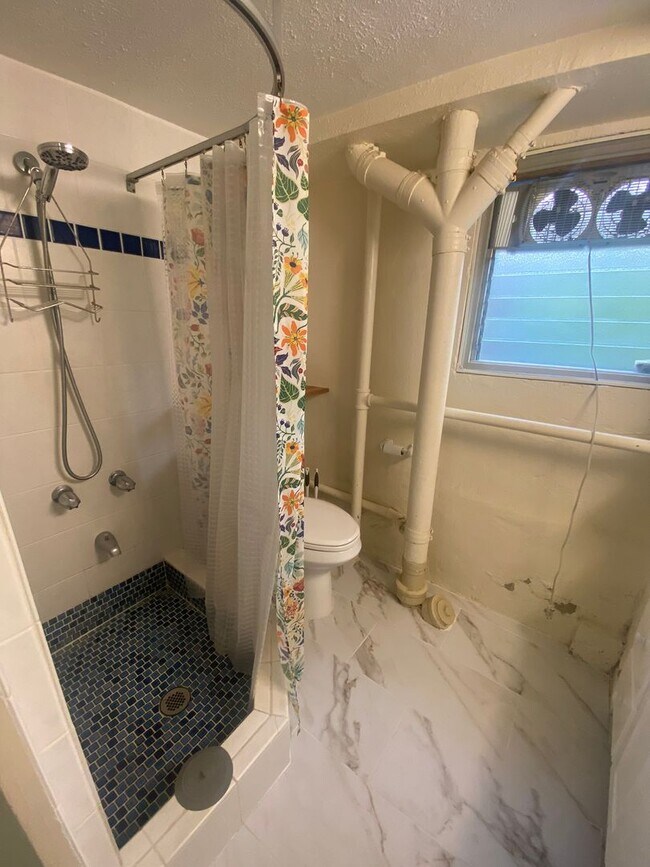 Building Photo - Frank