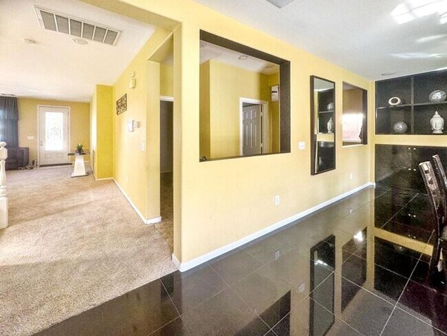 Building Photo - Welcome to your new home in North Las Vega...