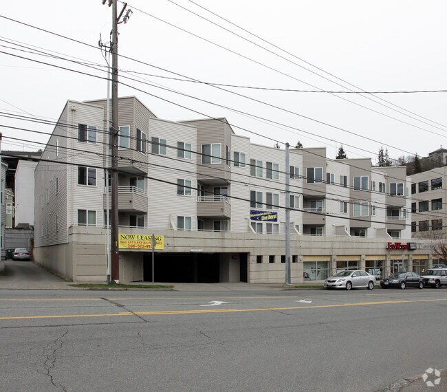Building Photo - 1800 Eastlake Ave E
