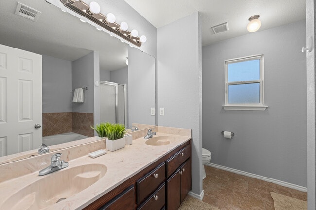 Building Photo - Cline