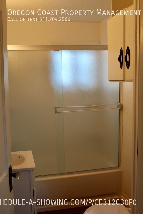 Building Photo - 20 Graham Ave