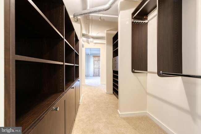 Building Photo - 1220 Bank St