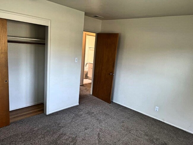 Building Photo - Renovated 3 Bedroom One Story *Vacaville *Pets Negotiable