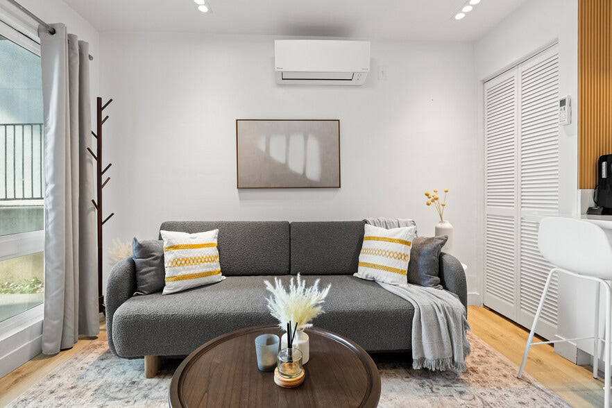 Primary Photo - 2207 Ocean Front Walk