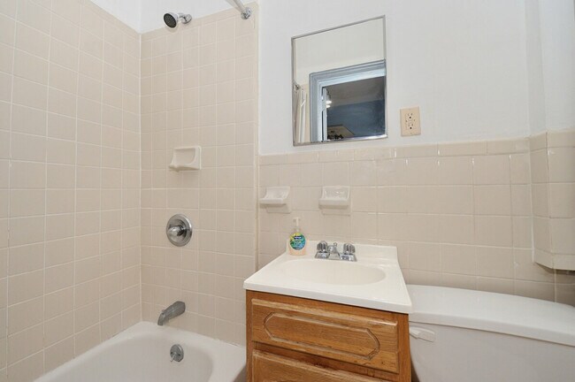 Building Photo - 165 E 89th St