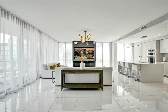 Building Photo - 100 E Las Olas Blvd