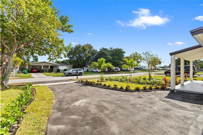 Building Photo - 15920 NW 17th Ct