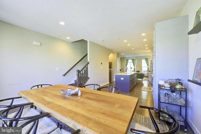 Building Photo - 719 Parkside Pl NE