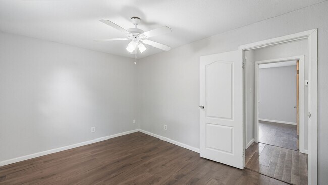 Building Photo - 200 Valley Acres Dr