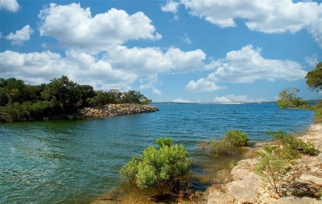 Building Photo - 220 Sailmaster St