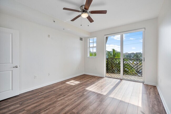 Building Photo - 235 NE 1st St