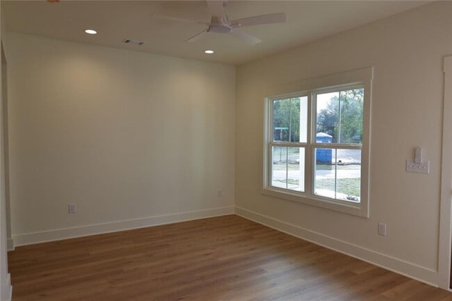 Building Photo - 1070 Moreland Dr