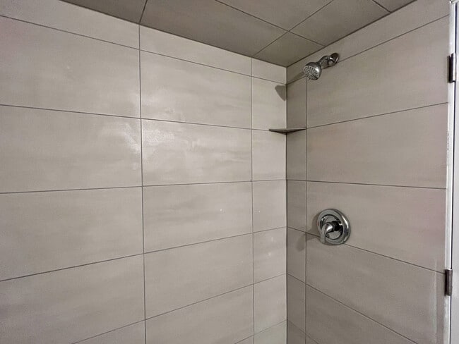 Building Photo - 2702 S Homan Ave