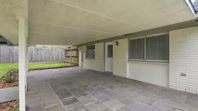 Building Photo - 1511 Sungail Dr