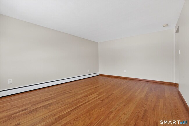 Building Photo - 985 Slater Rd