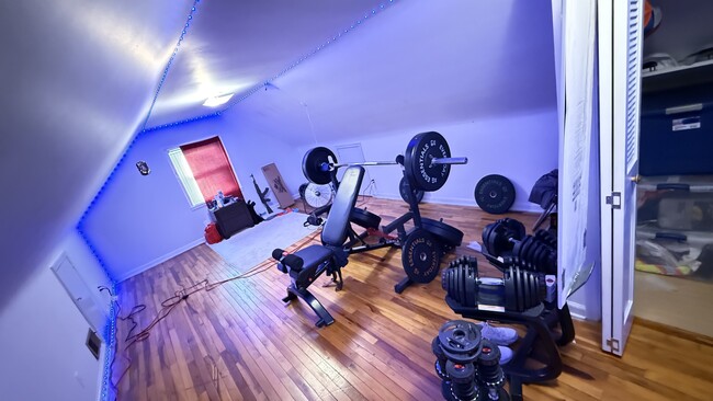 Building Photo - 3219 SW 8th Ave