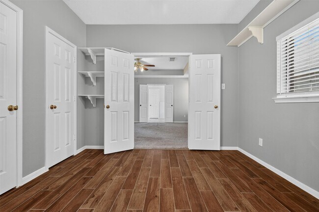 Building Photo - 108 Oak Creek Ln