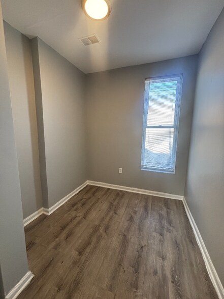 Building Photo - 7134 S Cornell Ave