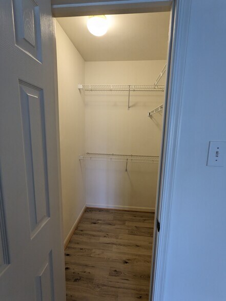 Building Photo - 13101 Briarcliff Ter