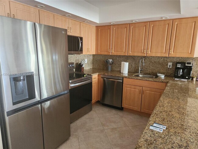 Building Photo - 3725 S Ocean Dr