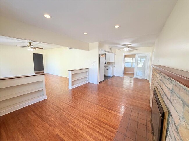 Building Photo - 309 Kerry Dr