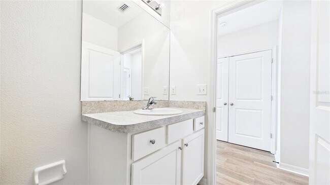 Building Photo - 710 Barclay Wood Dr