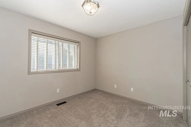 Building Photo - 2221 Frontier Dr