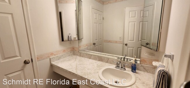 Building Photo - 2 br, 1.5 bath House - 4245 N Highway A1A, #8