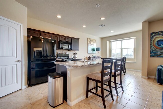 Building Photo - 2880 Donnell Dr